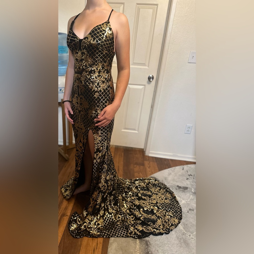 Long black dress with gold sequence